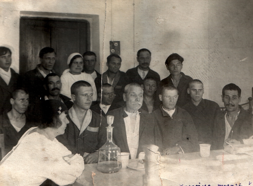 1940-е. Беседу в госпитале вела А.А. Боткина.jpg