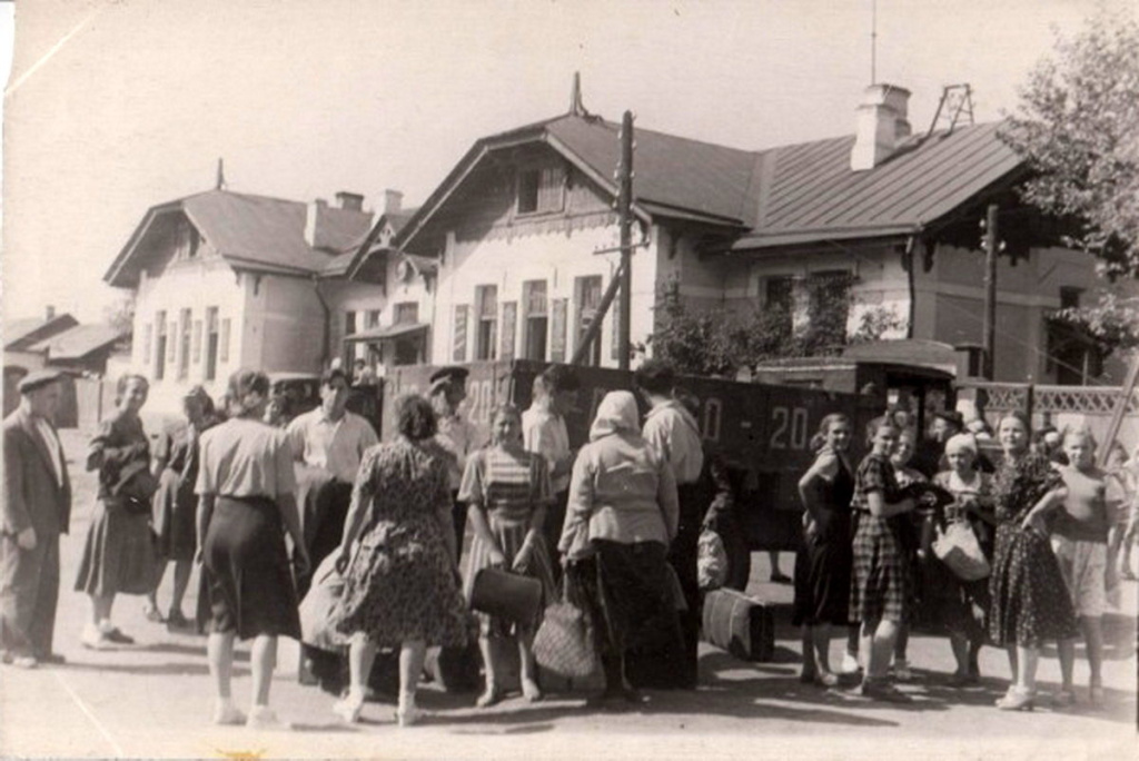 Бийский железнодорожный вокзал. 1950-е гг.