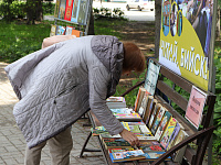 Июнь. Бульвар. Библиотека!