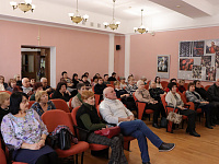 «Клен зеленый, лист резной»